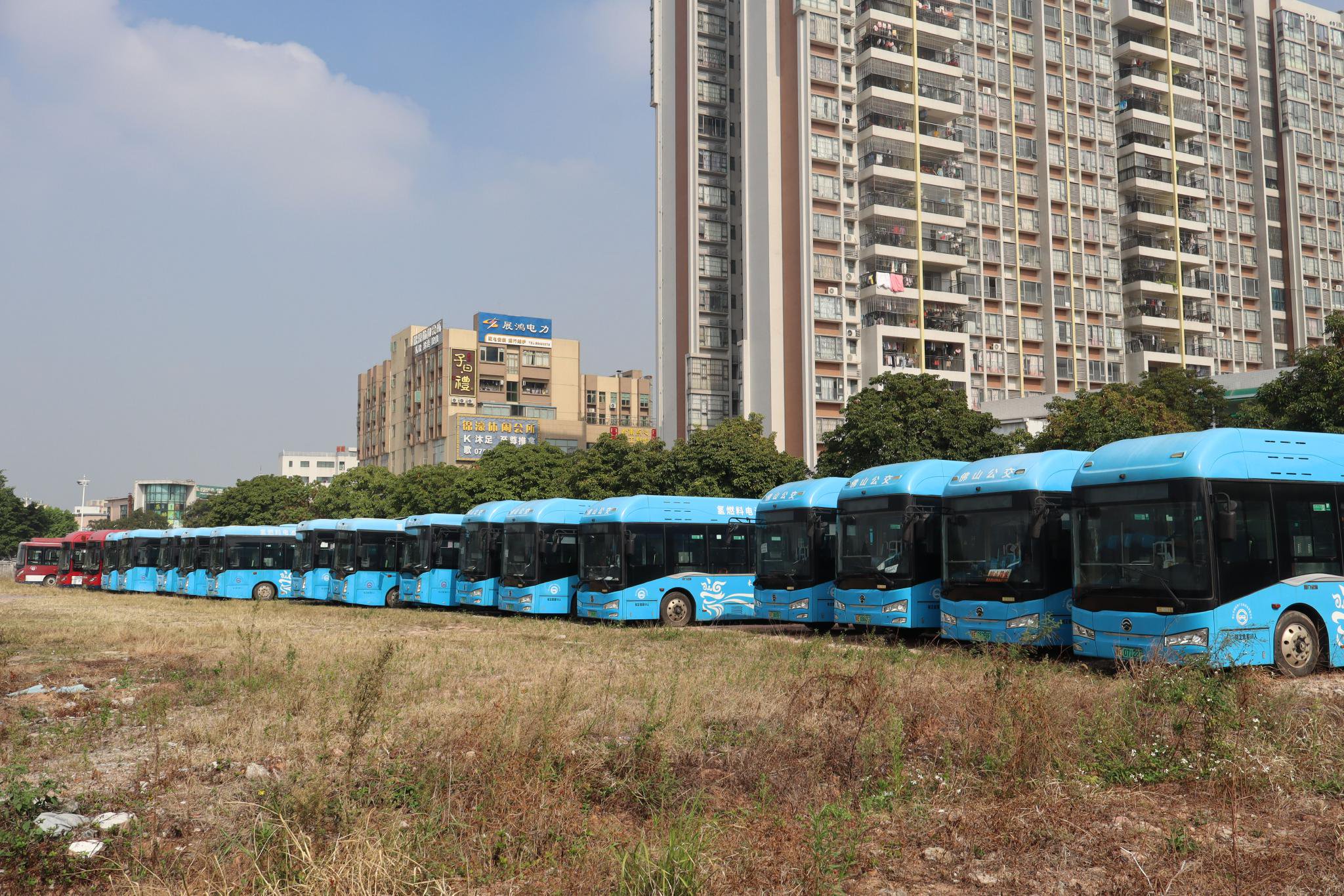 佛山逾十亿投建氢能公交，部分车辆跑够补贴里程就闲置？