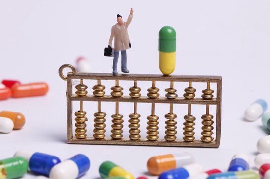 超10家赴港排队上市，“A+H”成医药IPO新选择，A股药企为何集体奔赴港股？