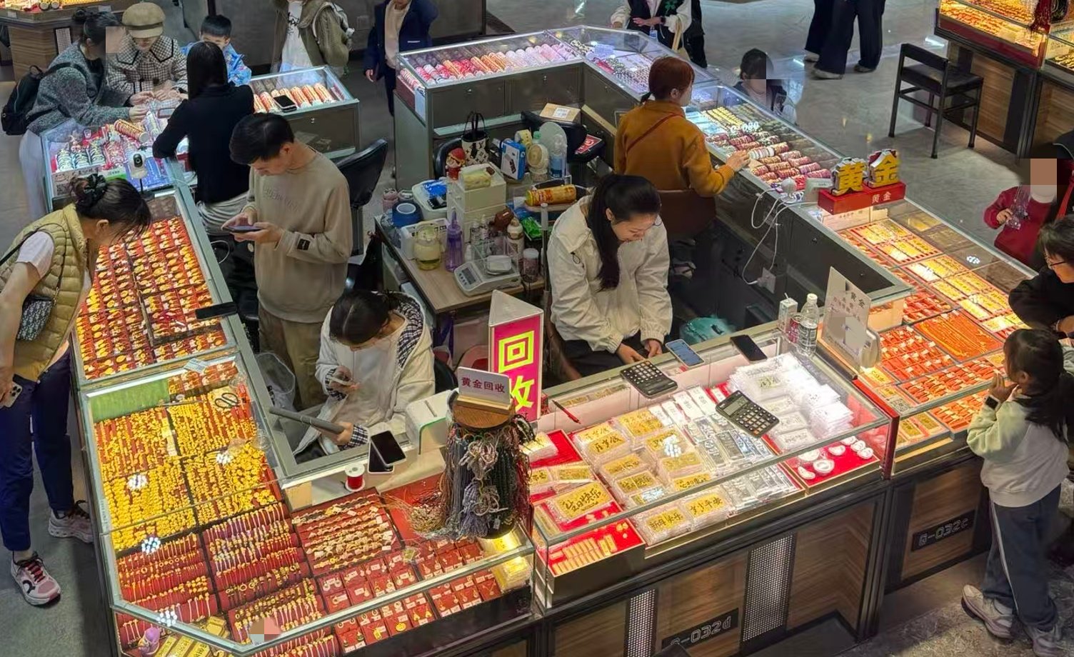 金价回调，水贝市场人气反升！从“囤金条”到“买情绪”，黄金麻将半日被抢空