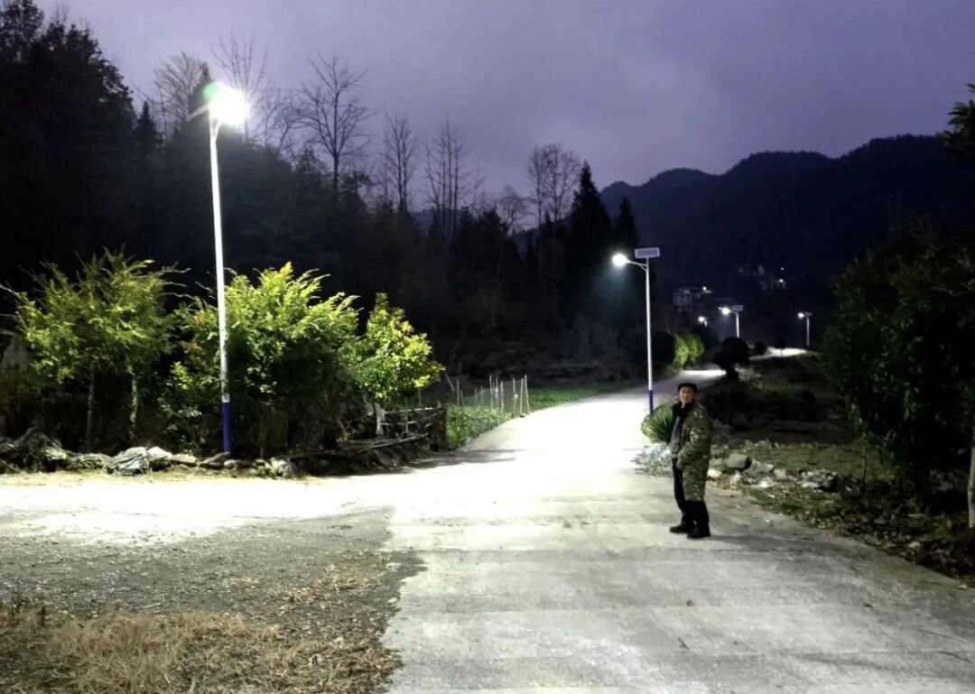 两束光，一颗“芯”——长电科技的两次“点亮”