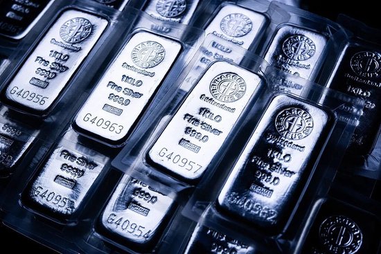 白银闪崩真相：谁是推手，谁在买单？