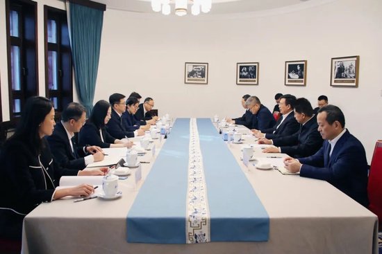 进出口银行董事长陈怀宇与新华社社长傅华举行会谈