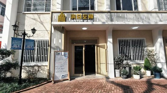 温暖身边人 | 德邦基金携手上海市慈善基金会虹口区代表处、虹口区北外滩街道开展“手拉手助学”公益