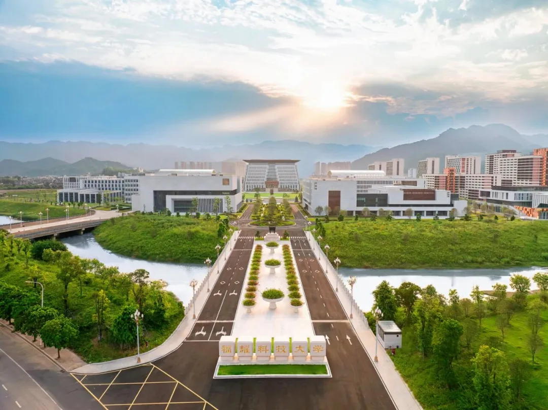 五年进步最大的万亿城市，为什么是它？