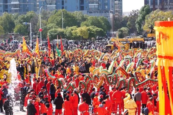 “前方无厕所、无烤肠、无茶叶蛋，各位回家吧”