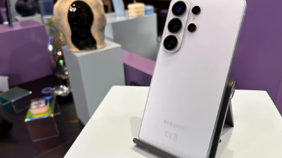 三星Galaxy S26系列发布:AI三引擎融合+隐私屏首发,两款机型涨价100美元