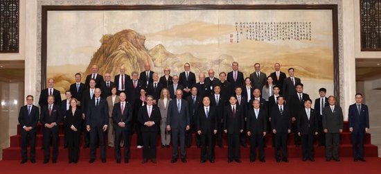 视频 | 默茨访华杭州行:强脑科技韩璧丞亮相中德企业交流活动