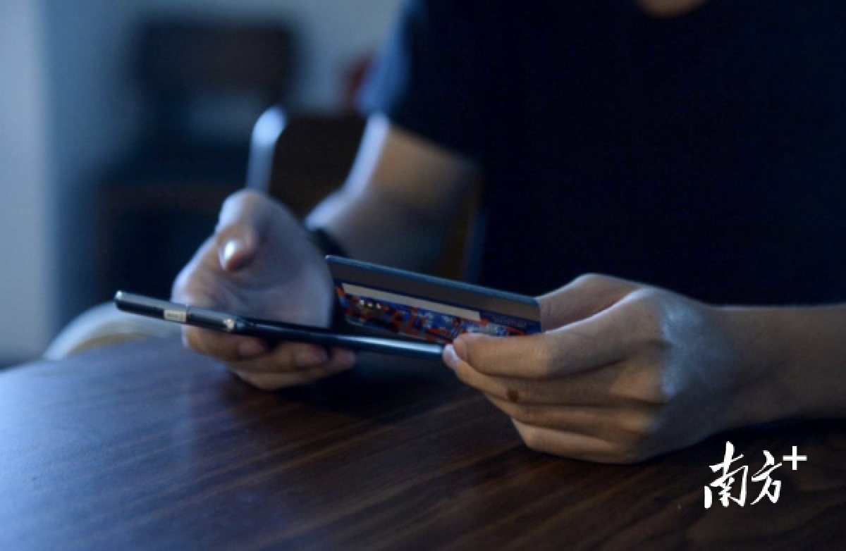 首次跌破7亿张,信用卡要“消失”了吗?