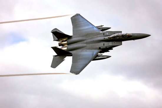 美军F-15战机,被“友军”击中?