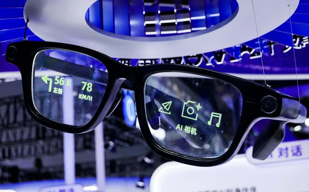 对话千问 AI 硬件负责人宋刚:2026,硬件要由 AI 定义