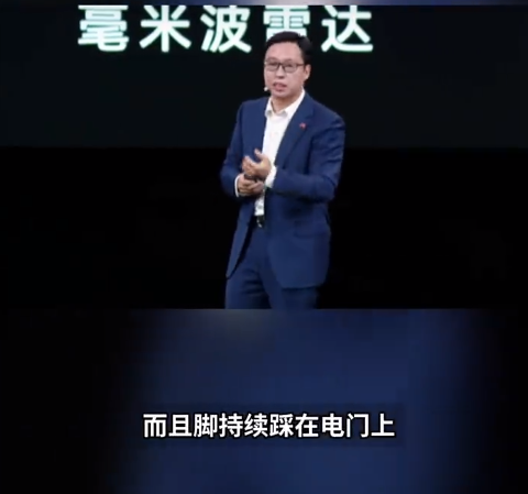 华为靳玉志回应安徽浓雾路段事故:辅助驾驶已降速,车主又持续踩电门
