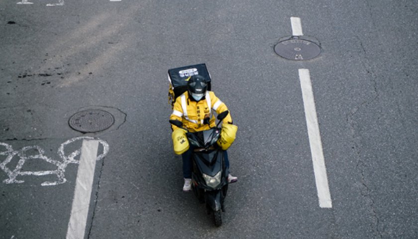 政府工作报告解读｜稳妥有序推进职业伤害保障全覆盖，需继续保持试点方案多样性