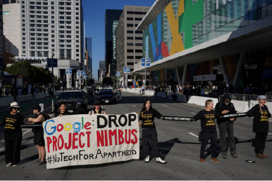 谄媚、献金、说谎?中东战争,美国这对AI宿敌彻底撕破了脸?|硅谷观察