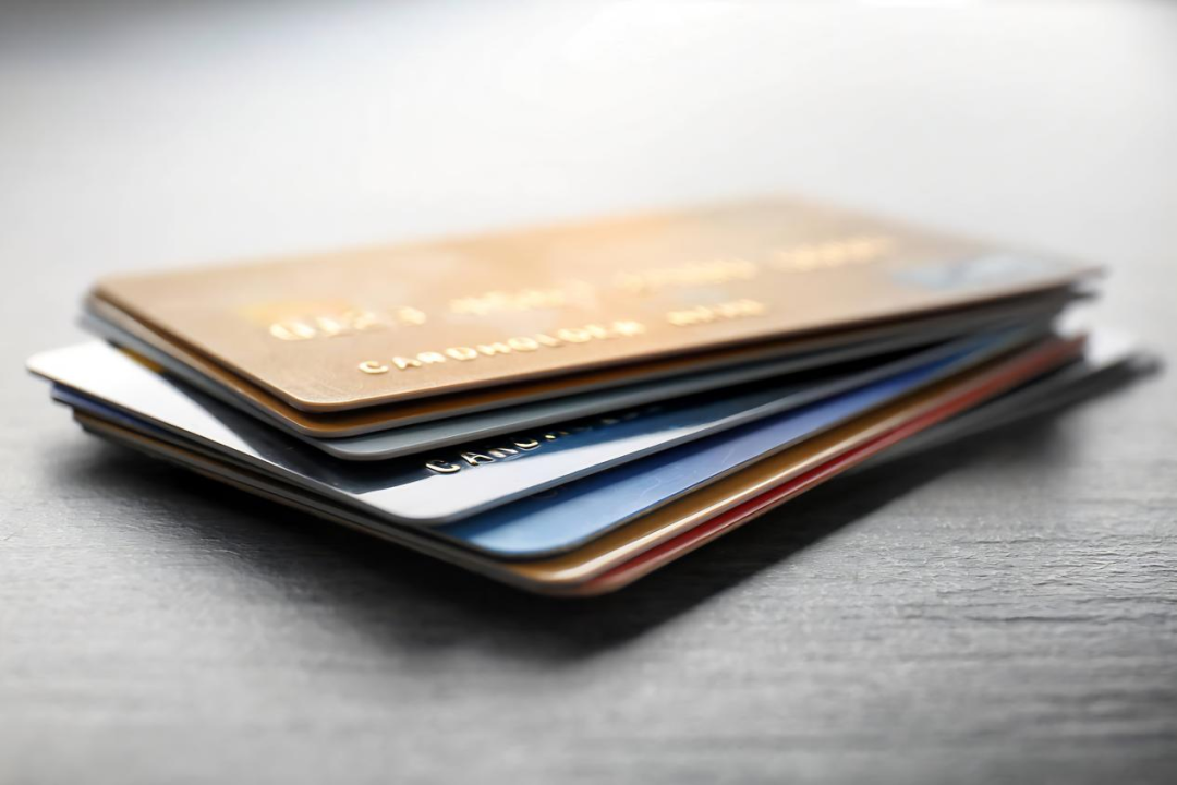 聚集金融315：信用卡、网贷、保险、炒银、荐股套路全拆解