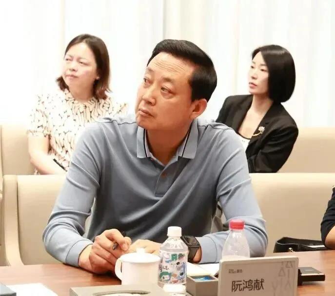 全国1万多家药店 云南“药王”又给两位“90后”女儿分股份：市值1.5亿元！他离婚多年 曾言所做一切都是为女儿打算