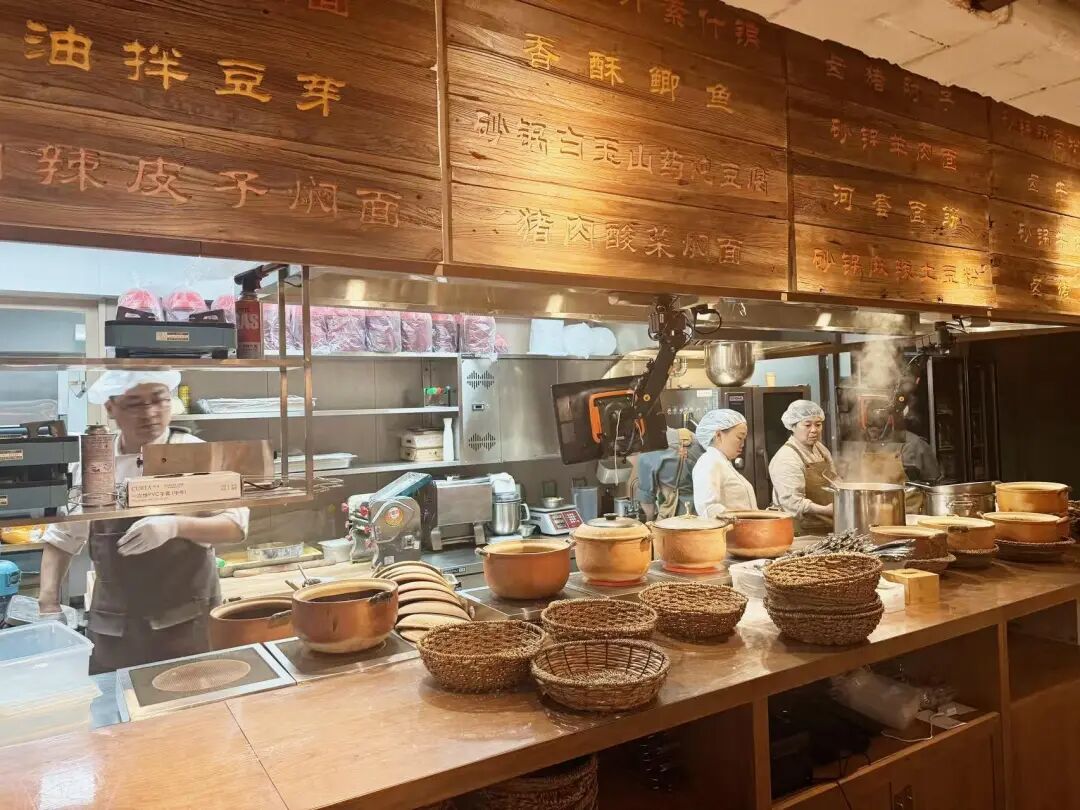 贾国龙新品牌做焖面,人均消费40元至50元,回应:西贝要关一部分店