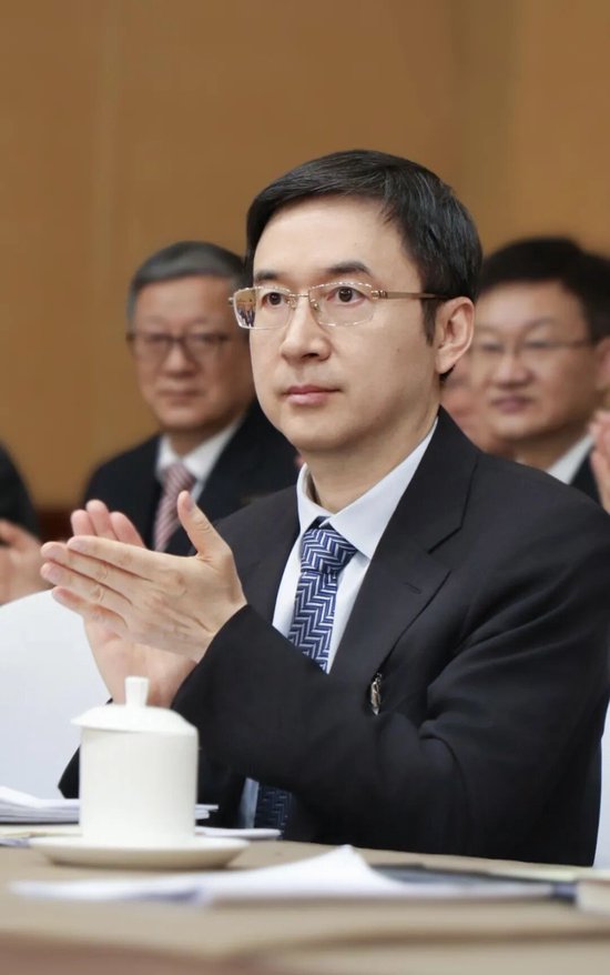 央行金鹏辉:多维发力提升上海国际金融中心能级