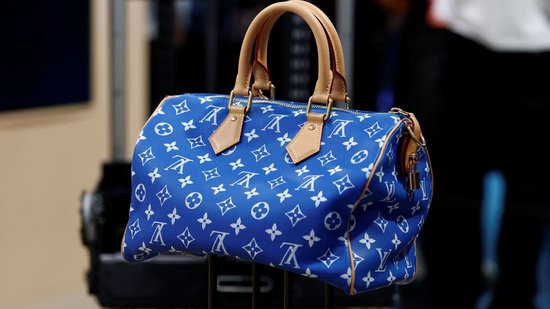 中东冲突致奢侈品复苏暂停，LVMH销售额不及预期