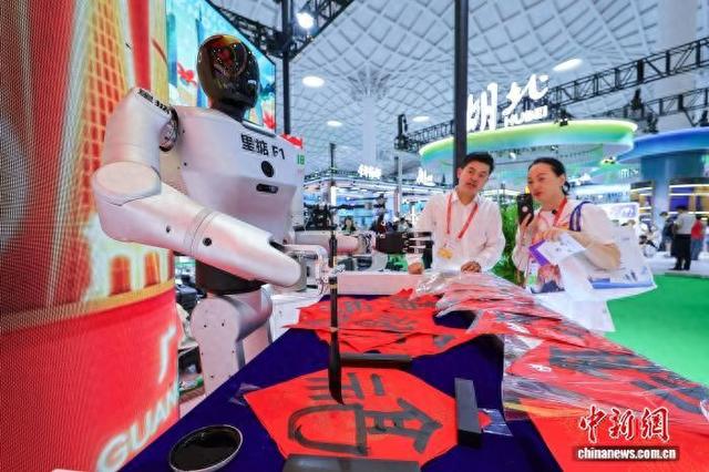 探馆消博会:多款智能机器人集中亮相