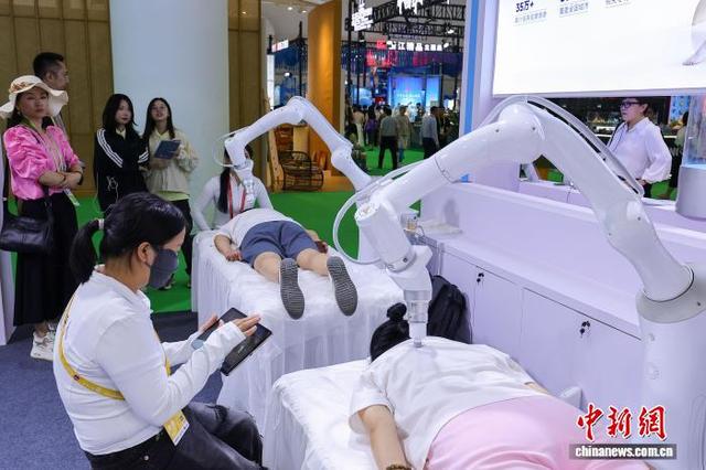 探馆消博会:多款智能机器人集中亮相