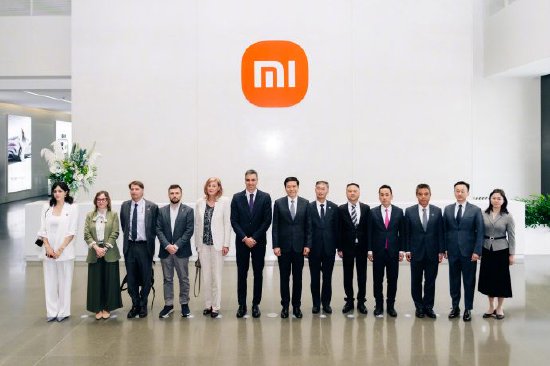 阿联酋阿布扎比王储会见小米雷军,雷军晒现场照片
