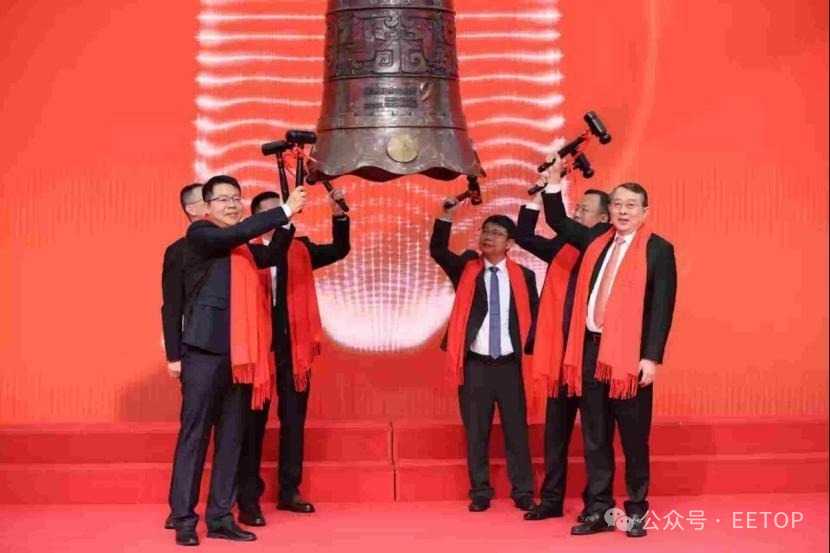 3 年亏13亿，上市暴涨400%，市值千亿，股东暴富！国产AI SSD第一股引爆 A股！