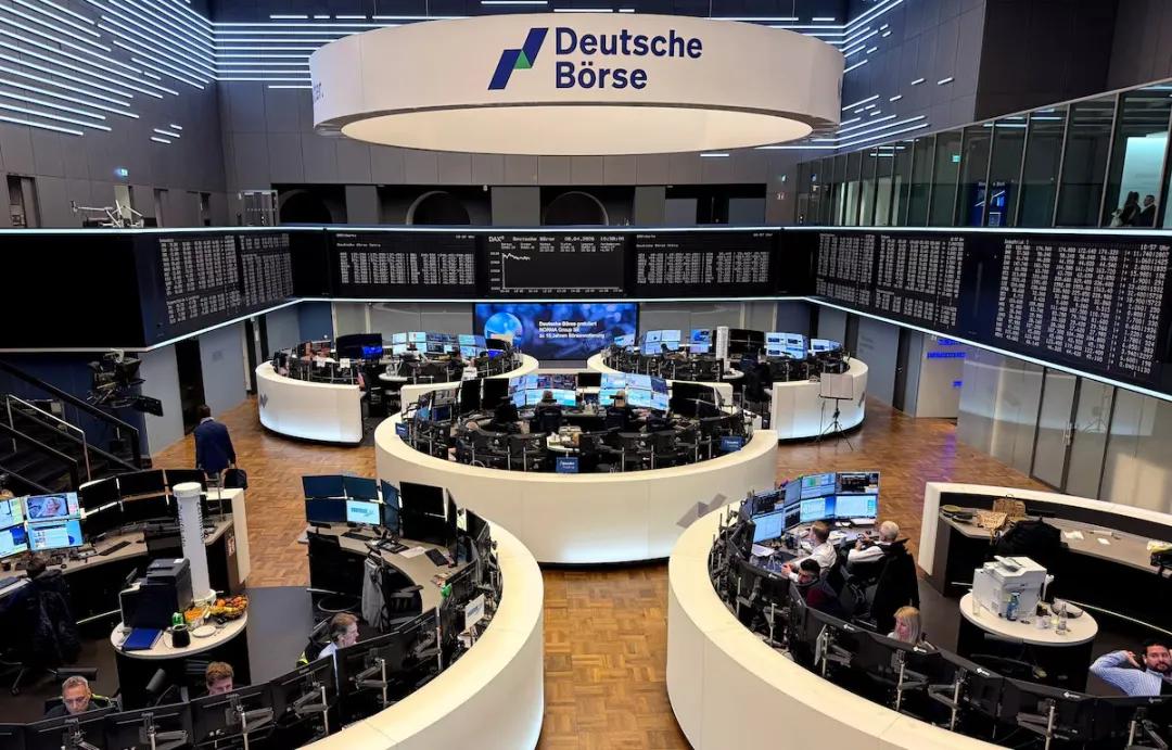 欧元EURUSD警报拉响：德国增长腰斩，通胀反扑正在逼近临界点，ECB“鹰而不动”