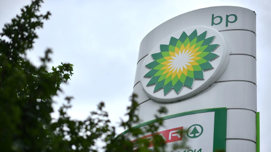 英国石油年度股东大会气氛紧张,股东就气候信息透明度发起抗议