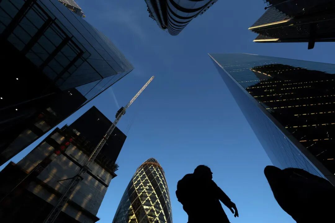 英镑GBPUSD陷入全面危机:英国消费者信心崩塌+通胀失控+战争冲击!