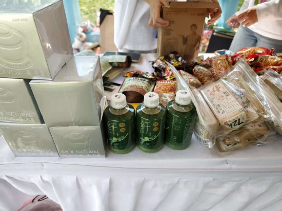 王小卤、珍酒等齐现“扭蛋机”,小朋友抱走“大奖”