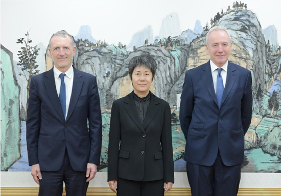 国际财务报告准则基金会行政总裁、国际可持续准则理事会主席一行拜会中国财政部