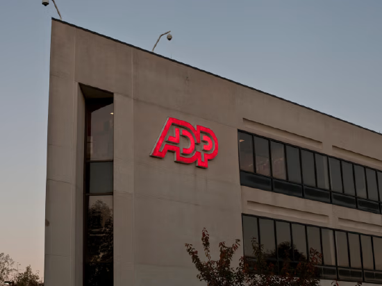 ADP 利润、营收双双增长,上调全年业绩预期