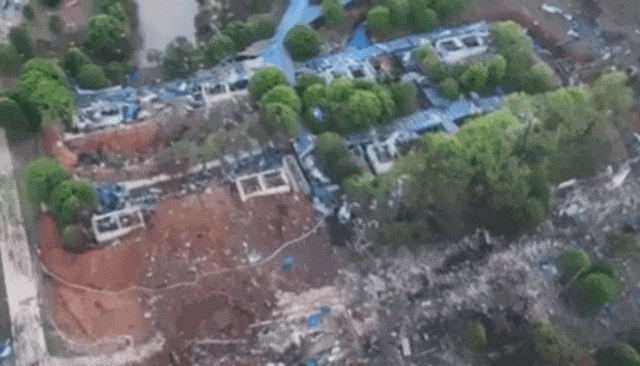 视频|航拍浏阳烟花厂爆炸事故现场,总台记者直击