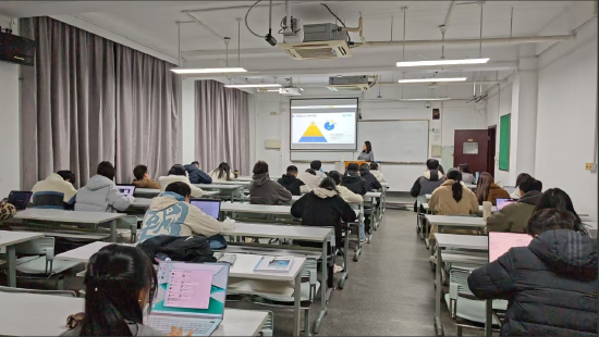 515投资者保护|富国基金×上海财大《金融中国》学分课：8年深耕，助大学生树立理性投资观