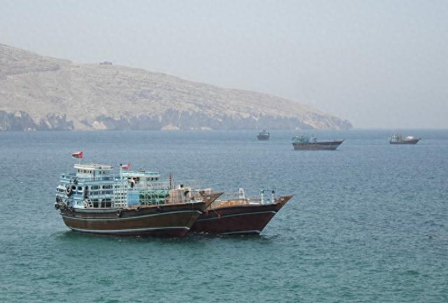 美国务院:中美都同意,霍尔木兹海峡不收通行费