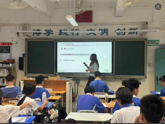 515投资者保护 | 走进校园、社区、花市!鹏华基金青年投教团荣获2026年度最具影响力投教项目奖