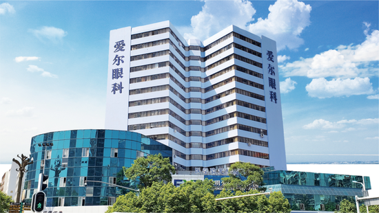 去年利润罕见下滑,873亿眼科巨头一把补税逾5亿
