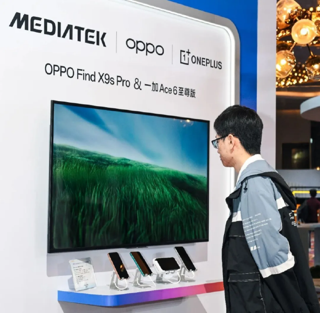 把AI塞进2000块的手机里,OPPO想明白了一件事