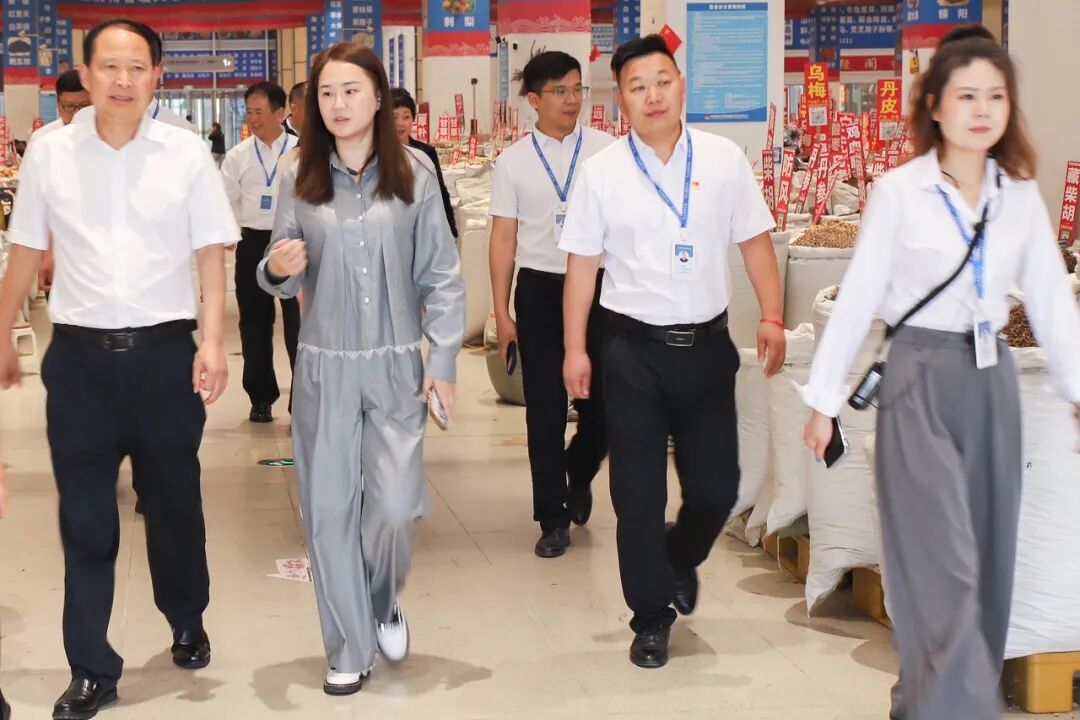 方福鑫董事长赴亳州中药材商品交易中心调研座谈