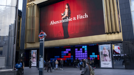 尽管伊朗冲突冲击销售，Abercrombie盈利超预期，股价大涨13%