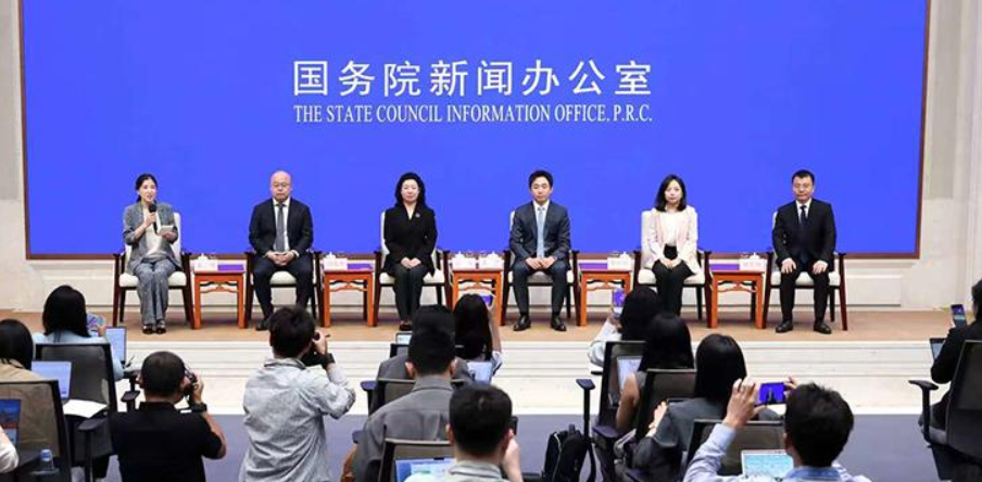 MiniMax启动A股IPO!37岁创始人曾是总理“座上宾”,还和老乡王宁一同亮相国新办发布会