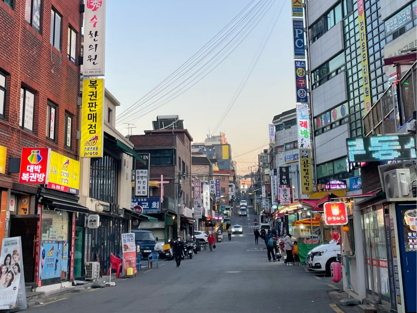 “存储双雄”市值齐破1万亿美元，AI“绑架”韩国经济：三星半导体员工人均奖金270万元，命脉被美国掌控