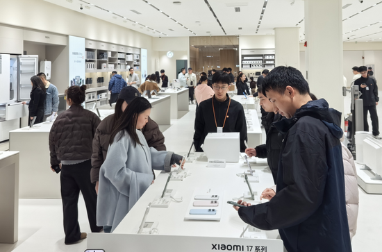 小米赚了61亿,但雷军笑不出来……