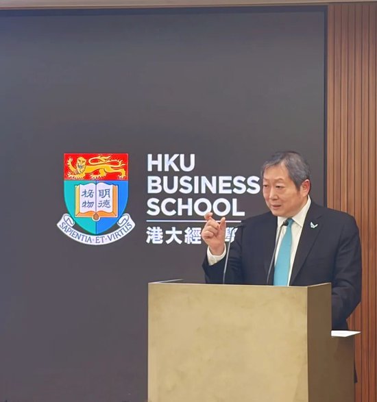 香港证监会主席黄天祐:港股内地企业总市值达37万亿港元
